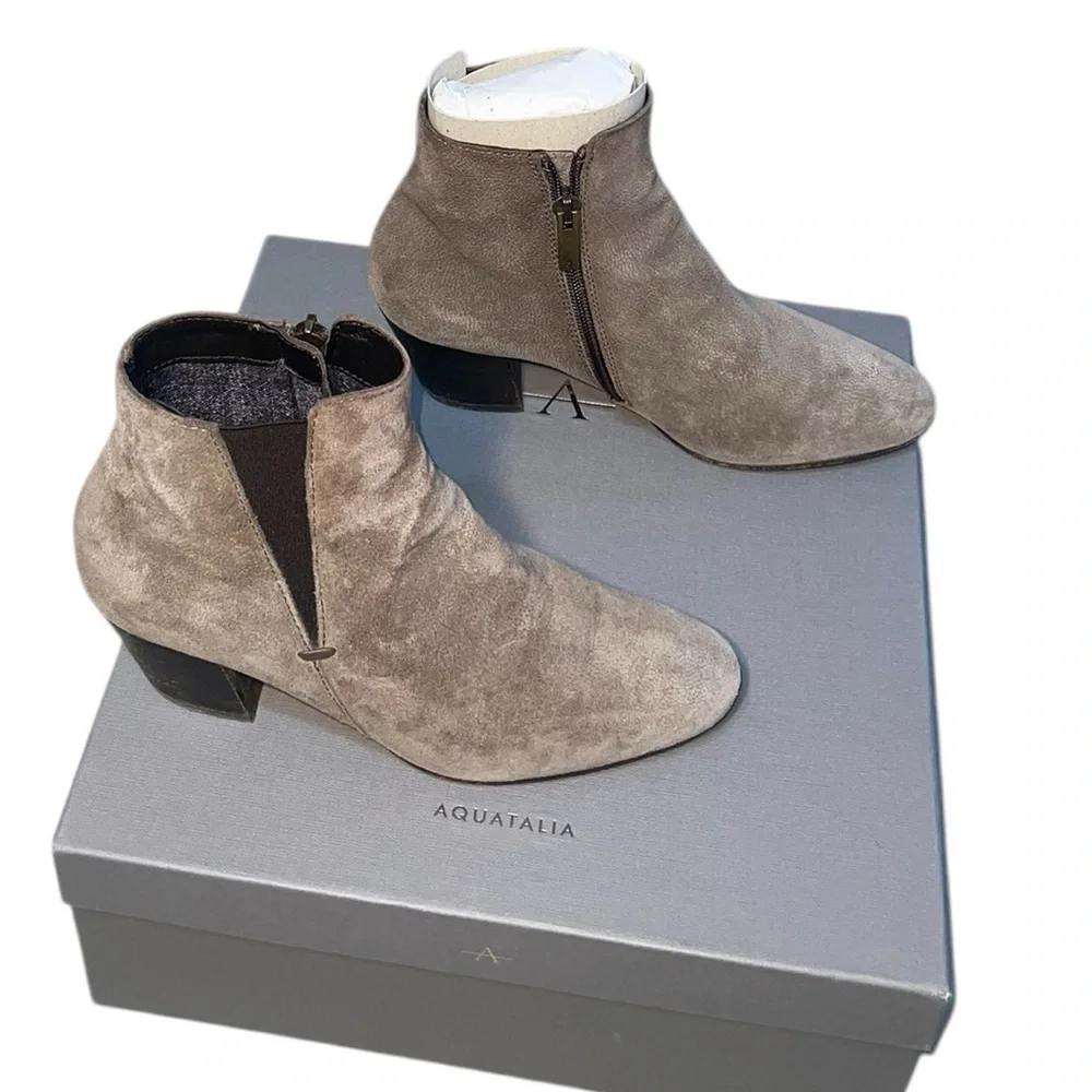 Aquatalia Faylynn Pebbled Suede Chelsea boot, made in Italy. GUC Size 6 1/2 - Picture 6 of 7